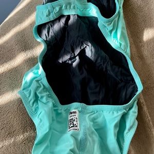 ARENA POWERSKIN ST CLASSIC FINA APPROVED **Discontinued color. **Worn only 5x.